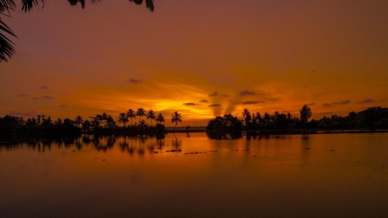 Warmth Lake Haven Alappuzha Εξωτερικό φωτογραφία