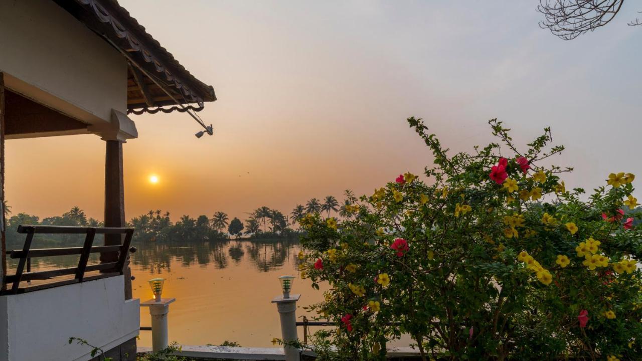Warmth Lake Haven Alappuzha Εξωτερικό φωτογραφία