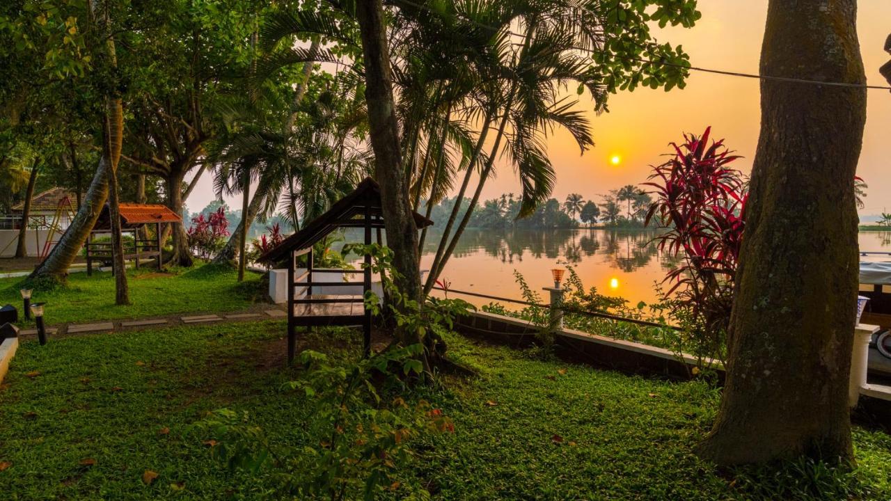 Warmth Lake Haven Alappuzha Εξωτερικό φωτογραφία
